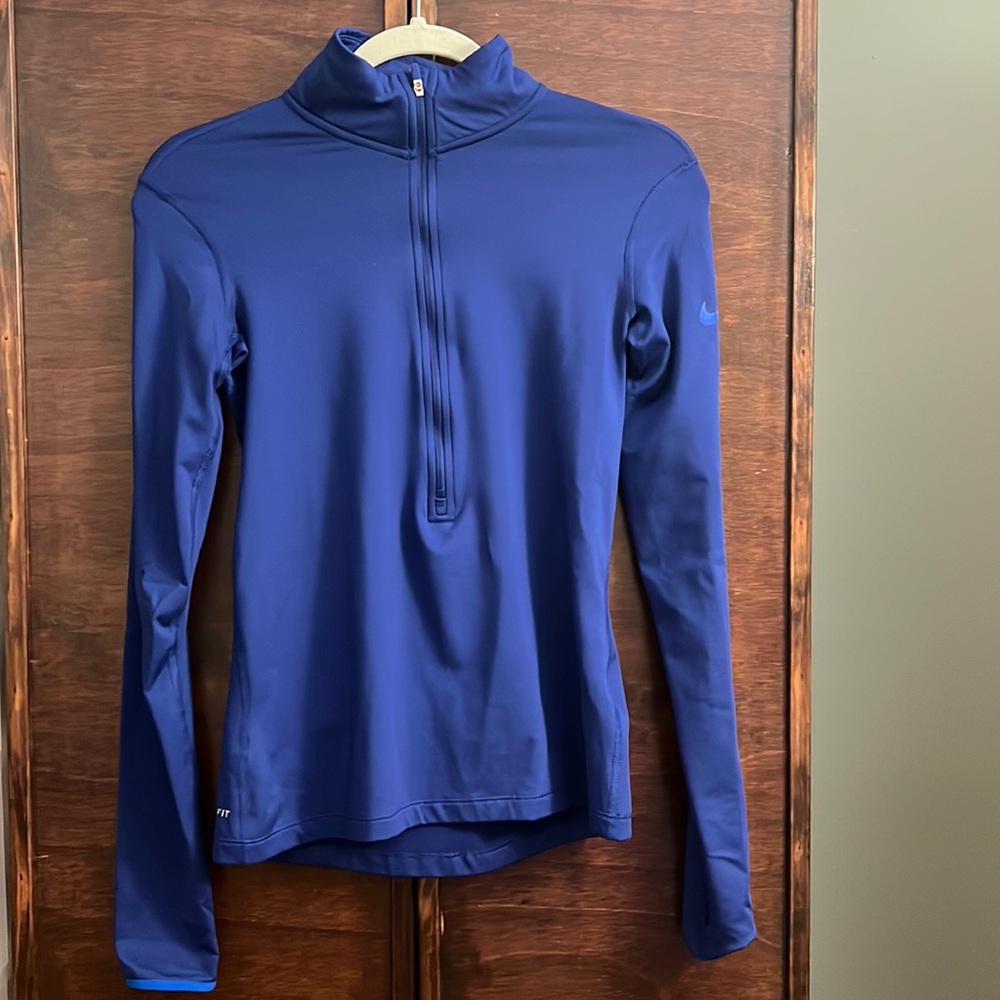 Nike pro women’s 1/2 zip pullover